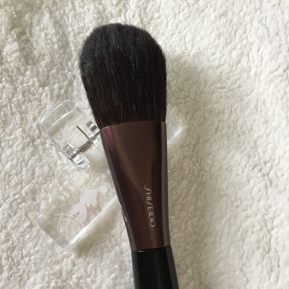 Shiseido Black Handle with Rose Metallic Ferrule Face Brush - Picture 4 of 16